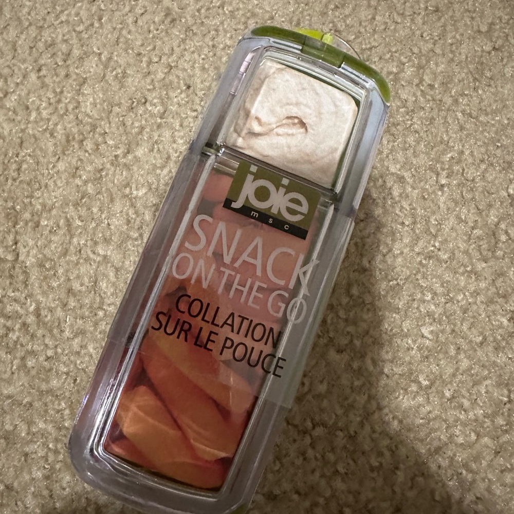 Joie Portable Snack Container with Green Lid